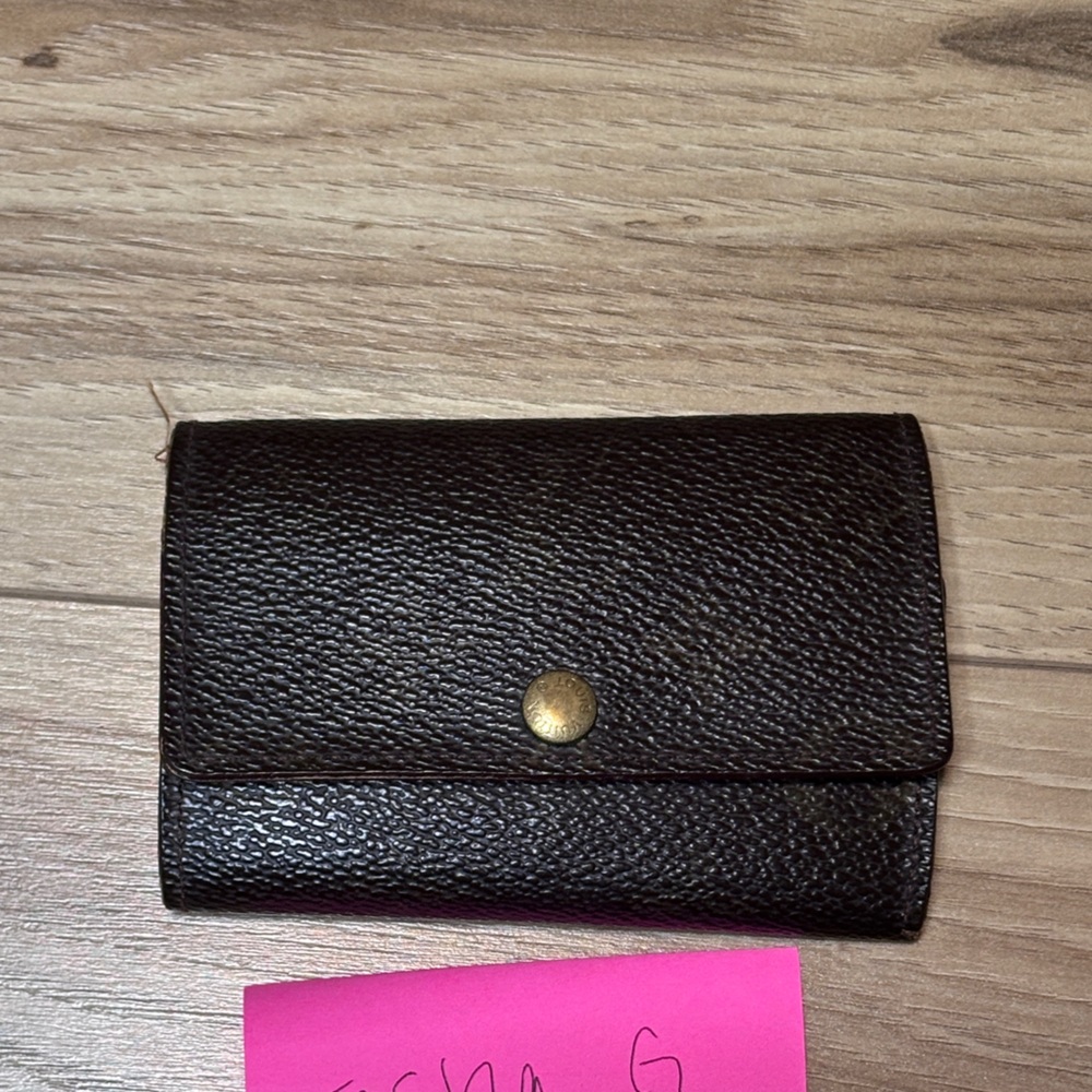 Louis Vuitton ๐ MONOGRAM KEY HOLDER ๐ - Picture 2 of 8